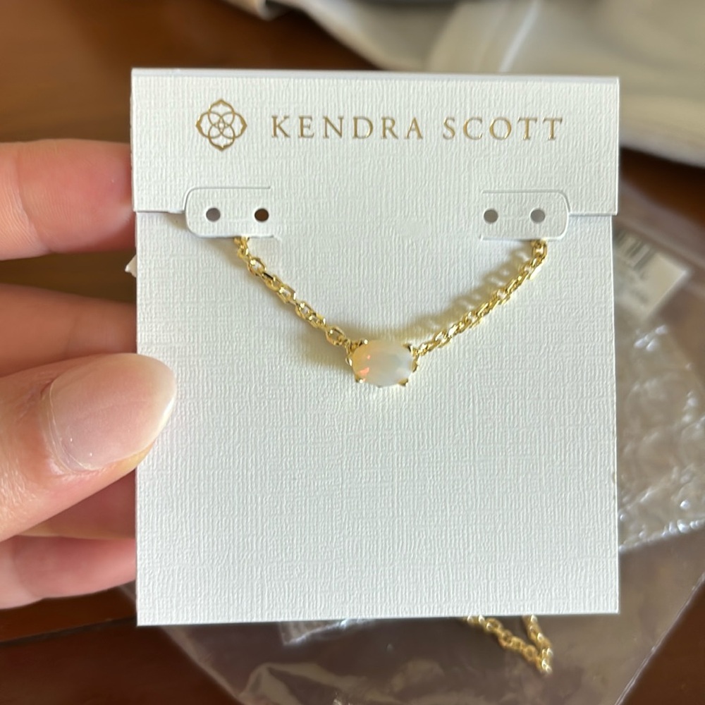 Kendra Scott necklace